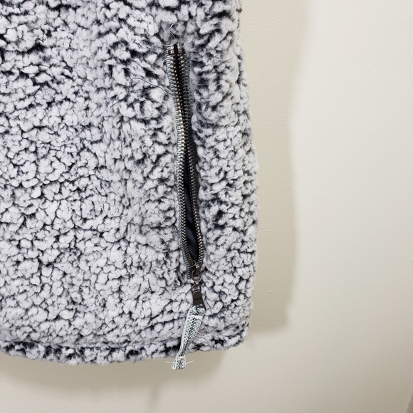 J. American shearling feel fleece zip front vest - Picture 4 of 9